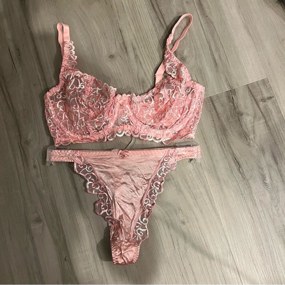 Vintage Victorias Secret embroidered heart bra thong sz36C bra sz Medium thong